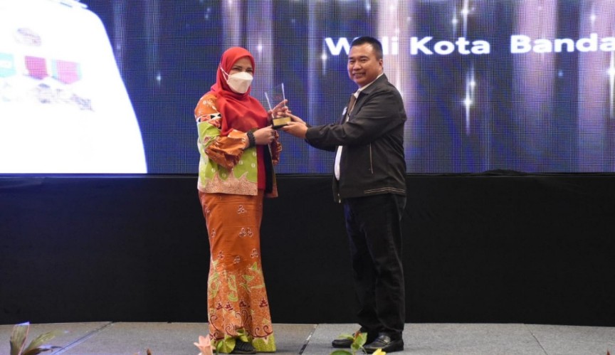 SMSI Lampung Award, Eva Dwiana Raih Penghargaan Kepala Daerah Peduli UMKM