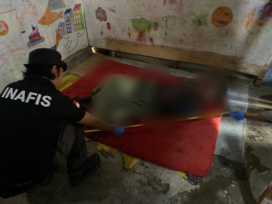 Penemuan Mayat Pria Lansia di Ruangan Kosong Pasar Way Batu Krui