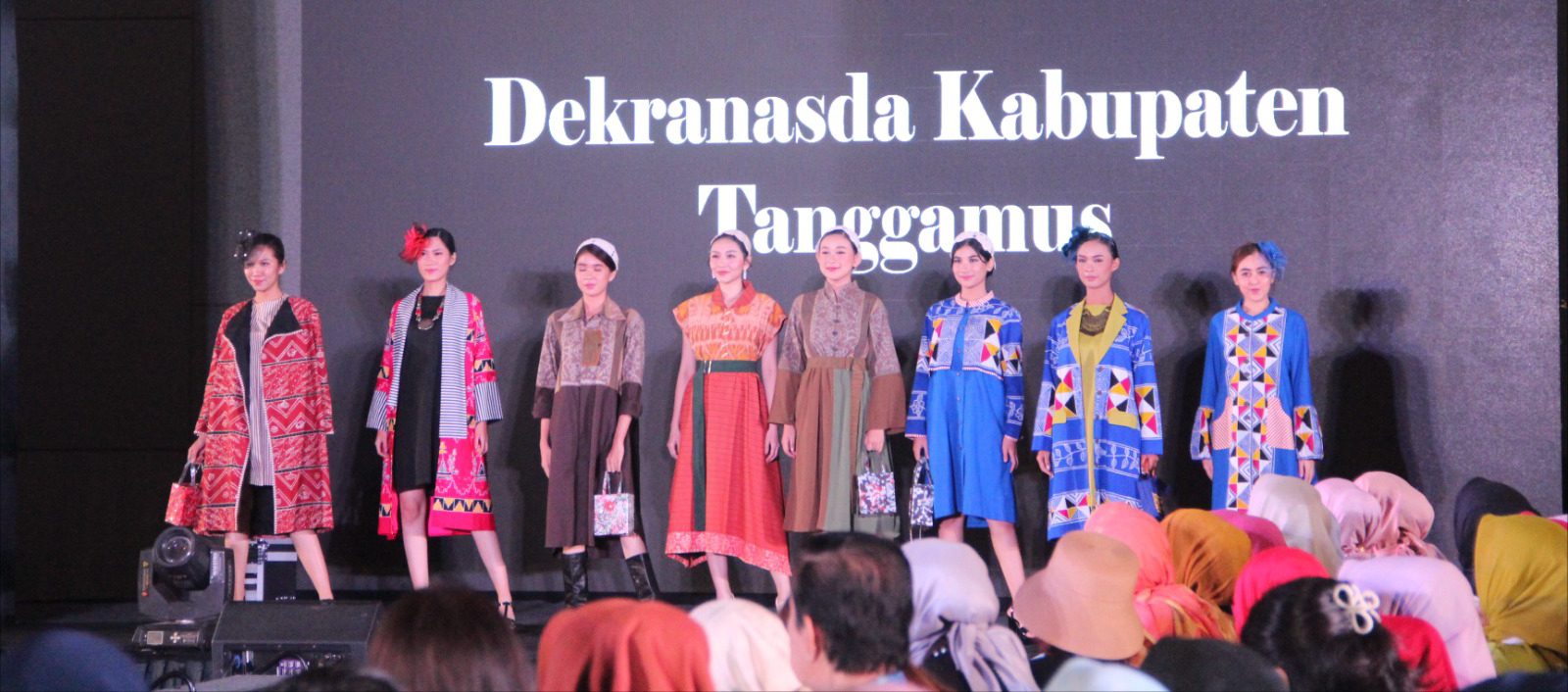 Ibu Riana Sari Arinal, Mengapresiasi Digelarnya Lampung Fashion Tendance 2023