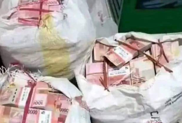 Oknum Caleg Lampung Utara, Diduga Bagikan Uang Di Masa Tenang Kampanye