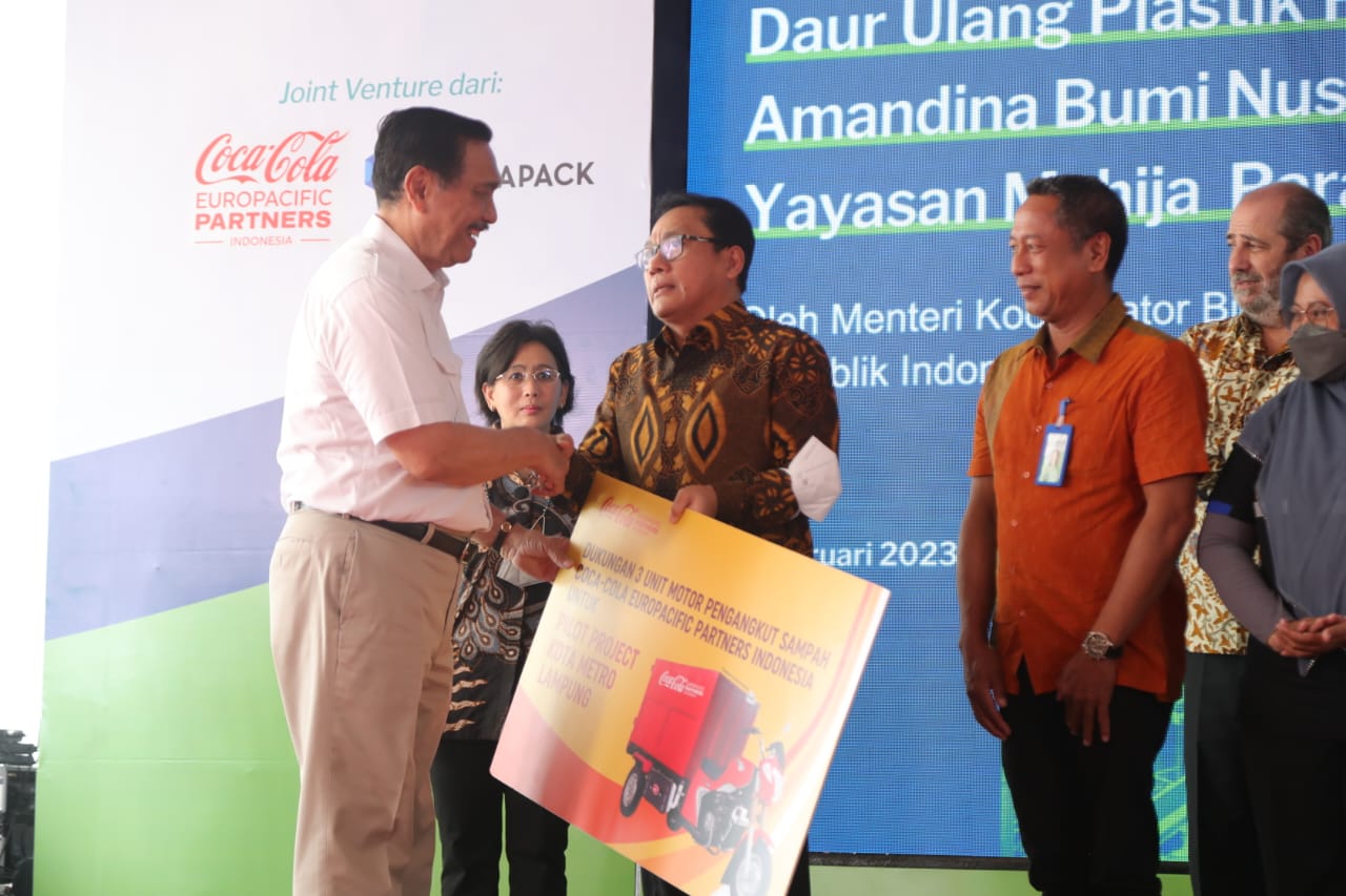 Coca-Cola Europacific Partners Indonesia dan Dynapack Asia Resmikan Fasilitas Daur Ulang Botol Plastik
