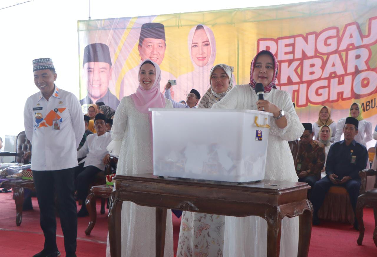 Wagub Chusnunia dan Ketua TP. PKK Provinsi Lampung Hadiri Pengajian Akbar di Kabupaten Way Kanan