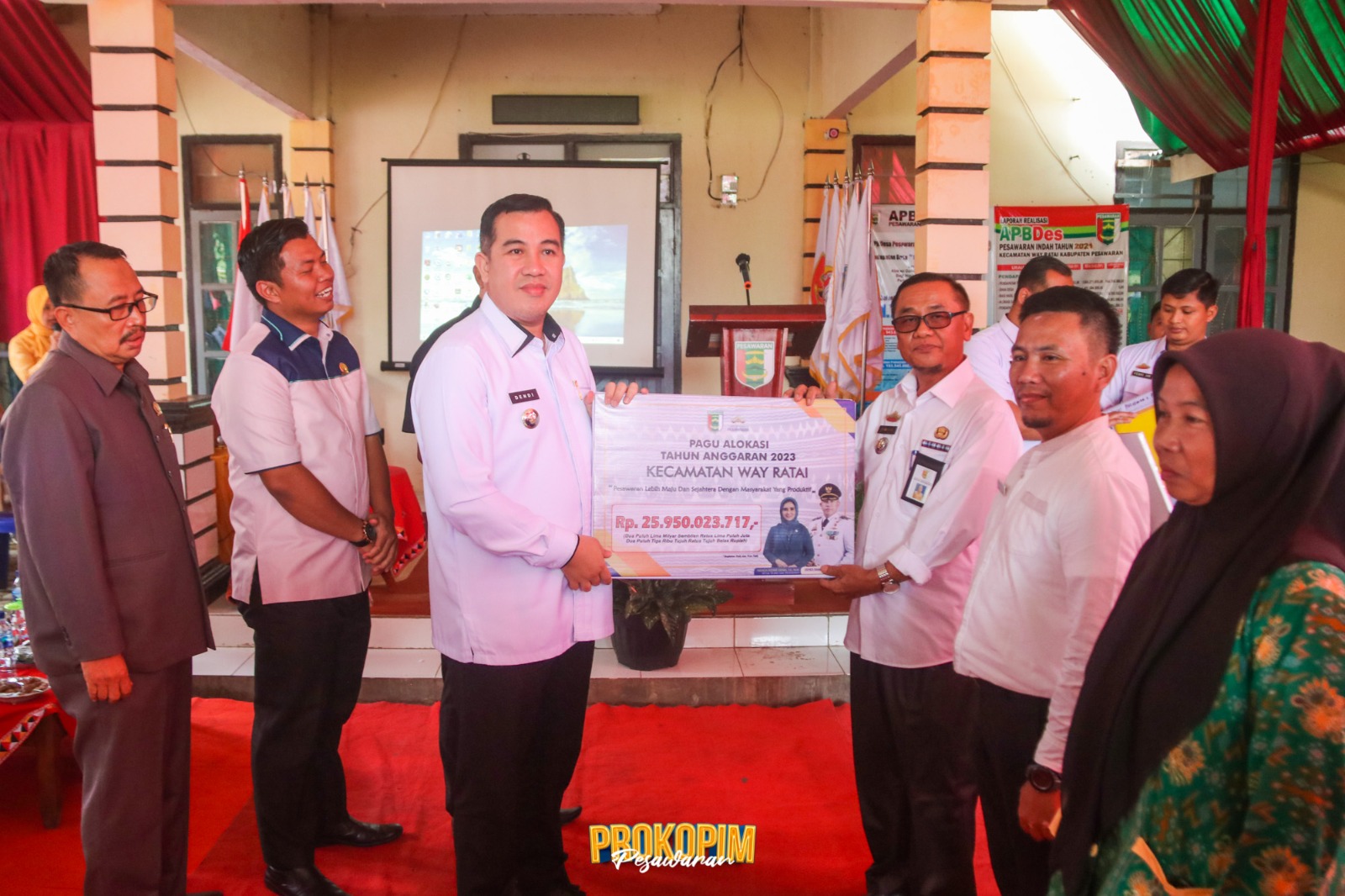 Bupati Pesawaran, H. Dendi Ramadhona Mengajak Masyarakat Untuk Menjaga Infrastruktur Jalan Yang Telah Dibangun