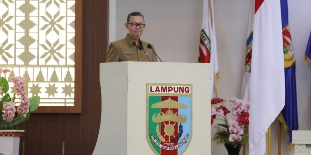 Sekdaprov Sampaikan Jawaban Gubernur atas Pemandangan Umun Fraksi dalam Sidang Paripurna DPRD Lampung