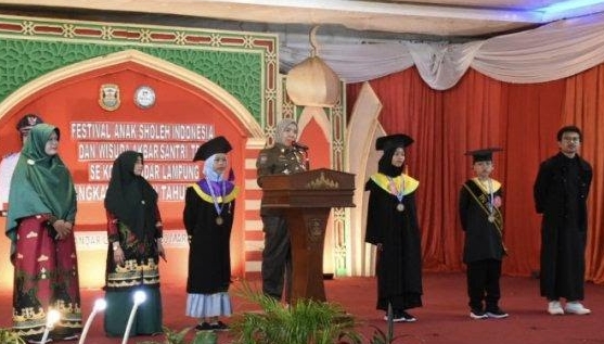 Hadiri Wisuda Akbar Santri, Walikota Eva Dwiana Akan Rekrut Anak Putus Sekolah Masuk Pesantren
