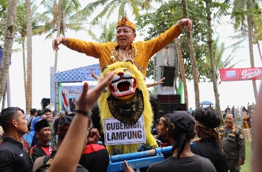 Gubernur Arinal Buka Lampung Sundanese Arts Festival VII 2023 di Pantai Way Batang Pesisir Barat