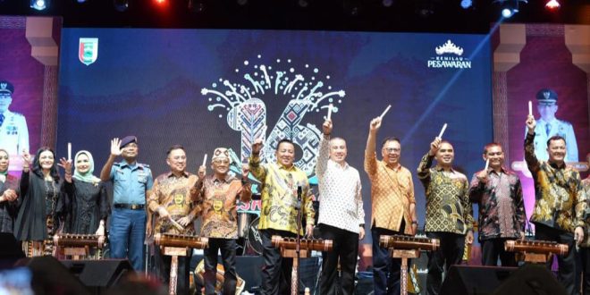 Gubernur Lampung Bersama Bupati Dendi Buka Acara Malam Puncak Semarak Pesawaran Ke – 16 Tahun 2023