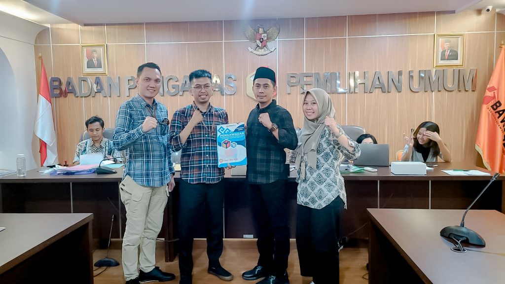 Bawaslu Lampung Serahkan Laporan Akhir Pengawasan Penyusunan DPT ke Bawaslu RI