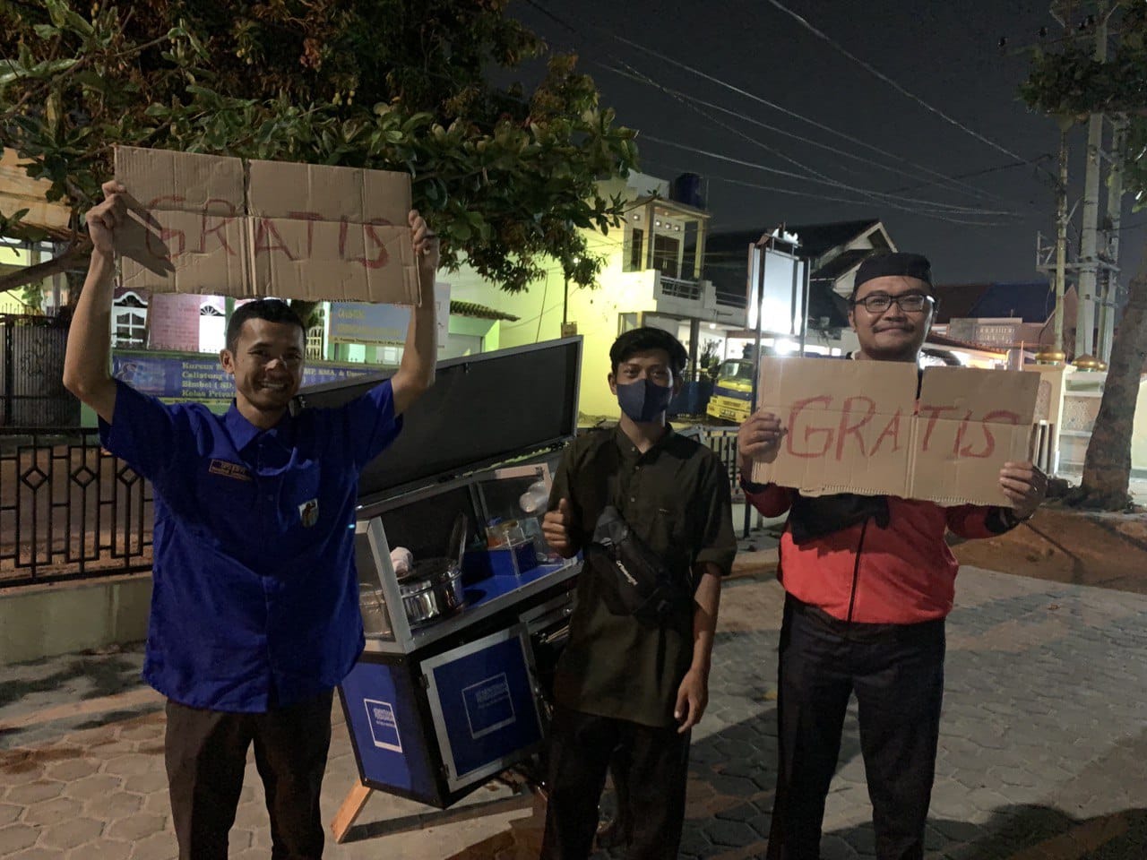 Gandeng Pedagang Bakso, KNPI Bersama ESI Lampung Gelar Giat Berbagi di Daerah Way Halim Bandarlampung