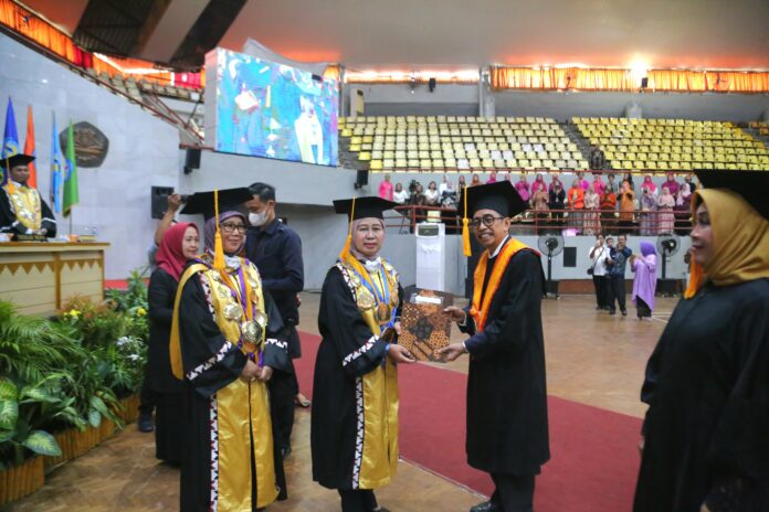 Unila Kembali Kukuhkan Tujuh Guru Besar Baru