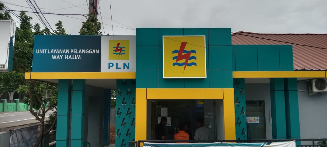 Pelanggan Keluhkan Pemutusan Listrik Rumahnya Oleh Petugas PLN