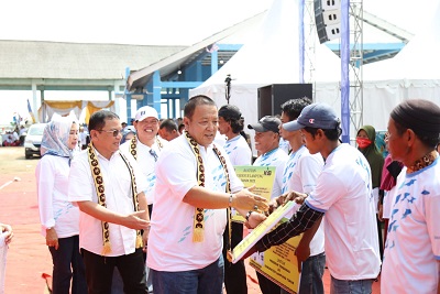 Gubernur Lampung Makan Ikan Bersama Warga Labuhan Maringgai, Lampung Timur