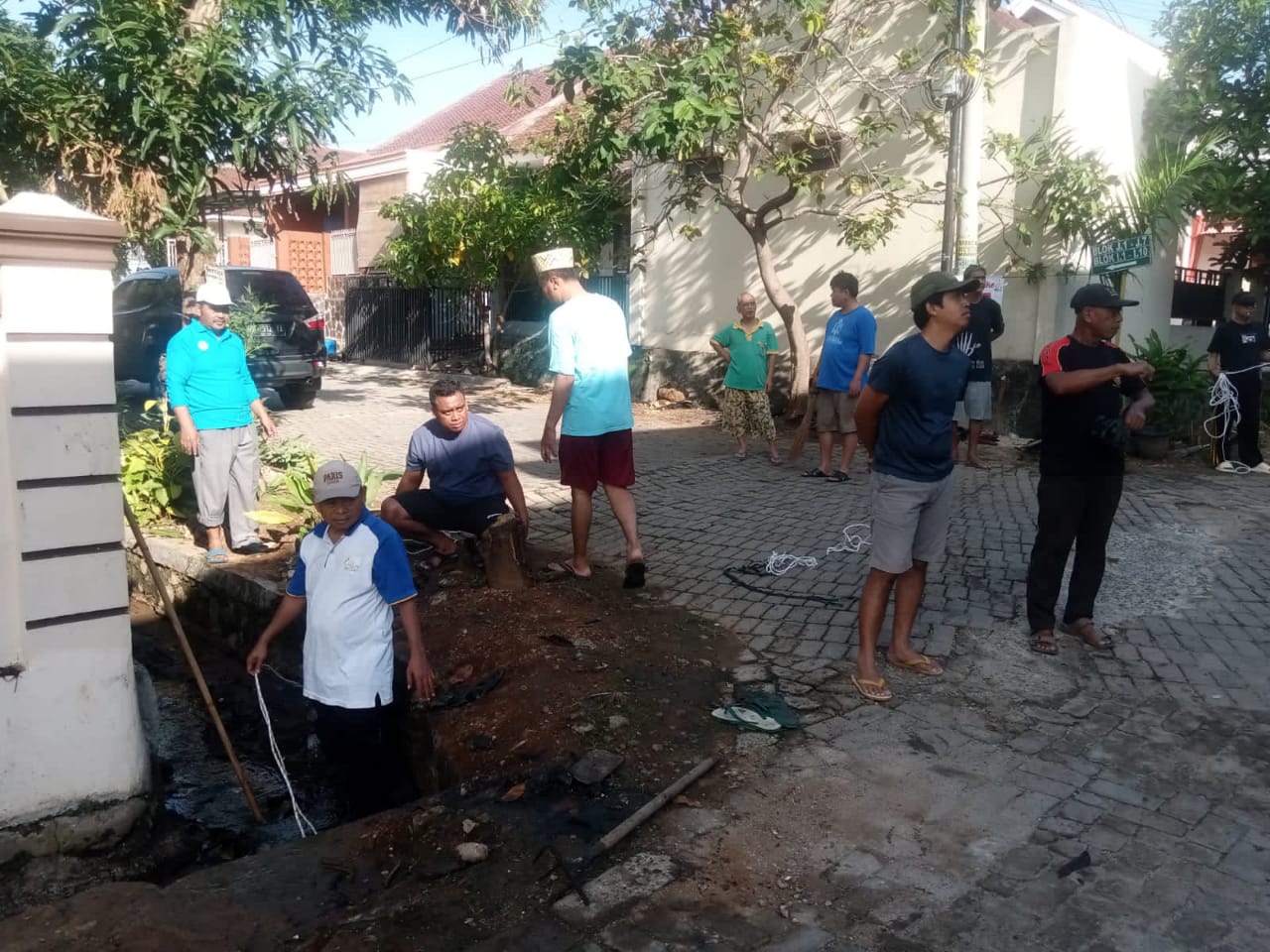 Warga Perum Bumi Puspa Kencana Gedong Meneng Rajabasa Bandar lampung, Kerja Bakti Membersihkan Saluran Air