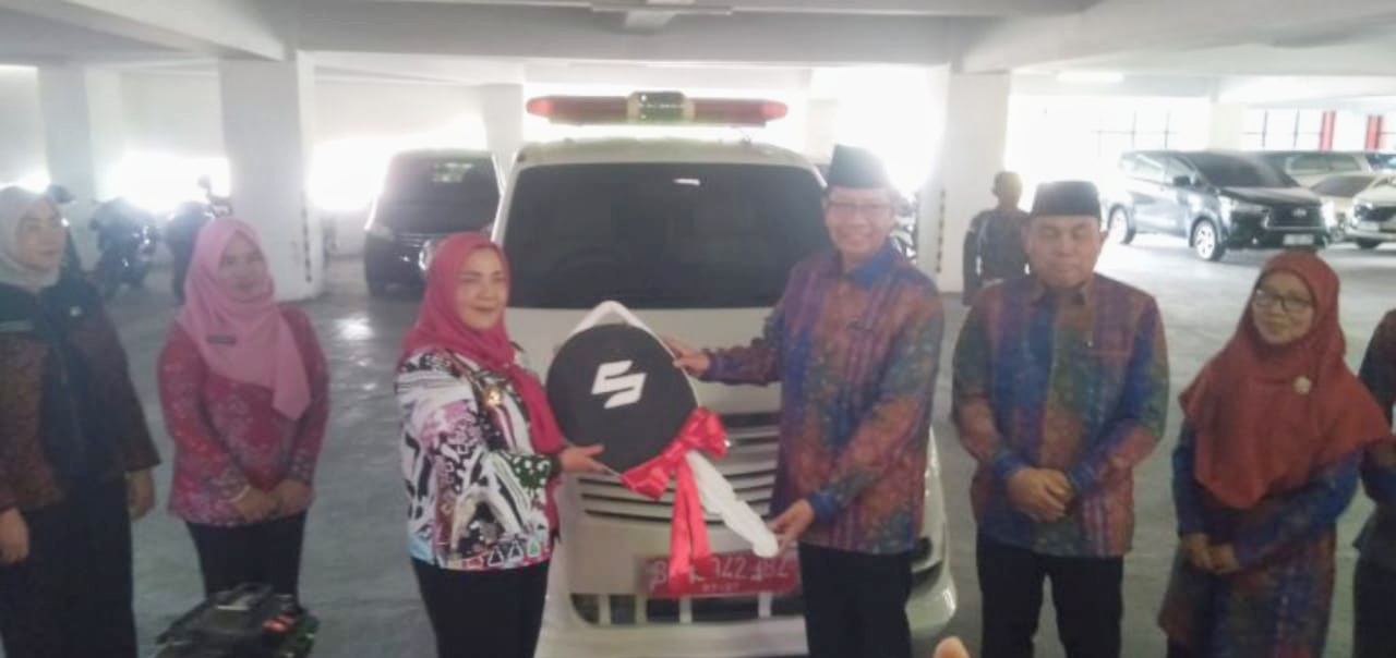 Pemkot Bandar Lampung Menyerahkan Bantuan 1 unit Kendaraan Ambulance Untuk Operasional Klinik Pratama UIN RIL