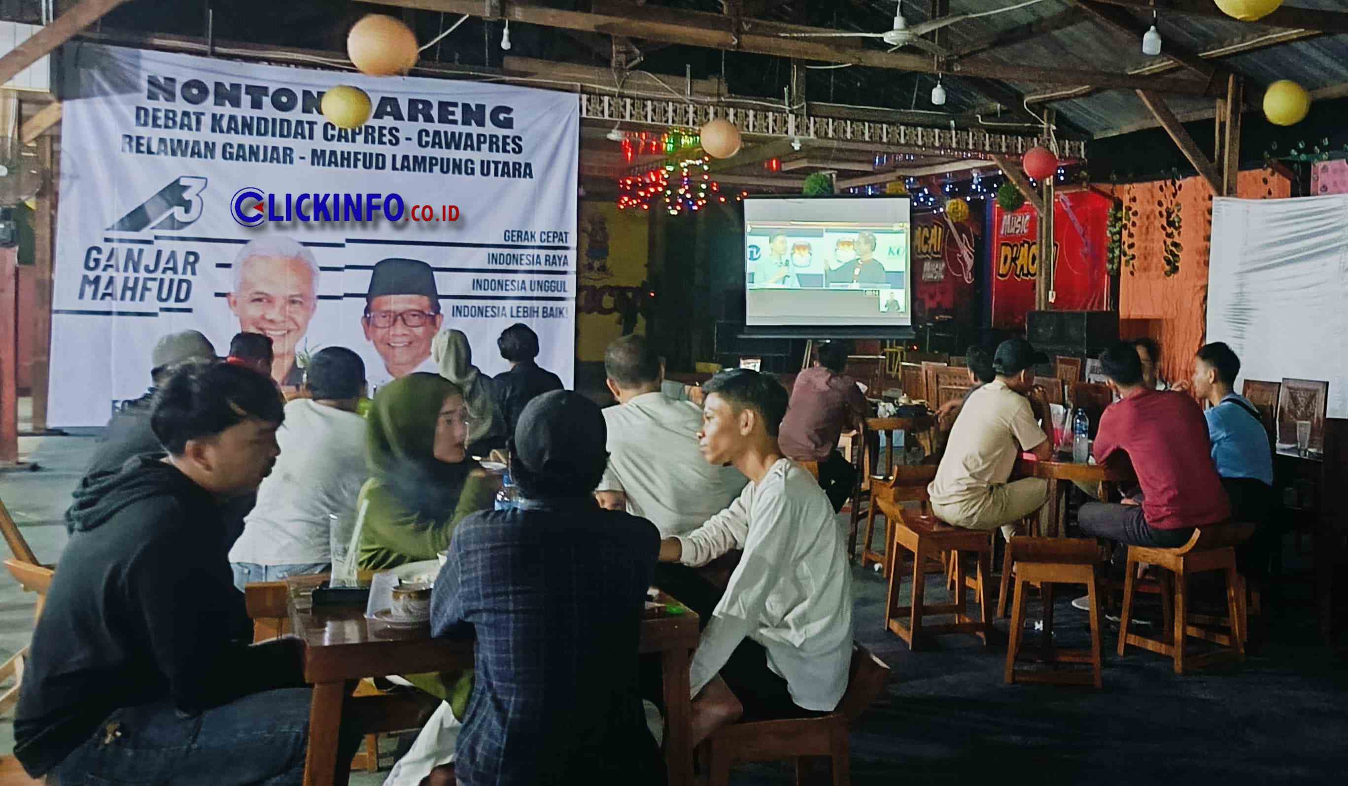 Relawan Ganjar Lampura Nonton Debat Cawapres, Bung Iqbal Sebut : "Mahfud MD Tampil Mempesona Malam ini"