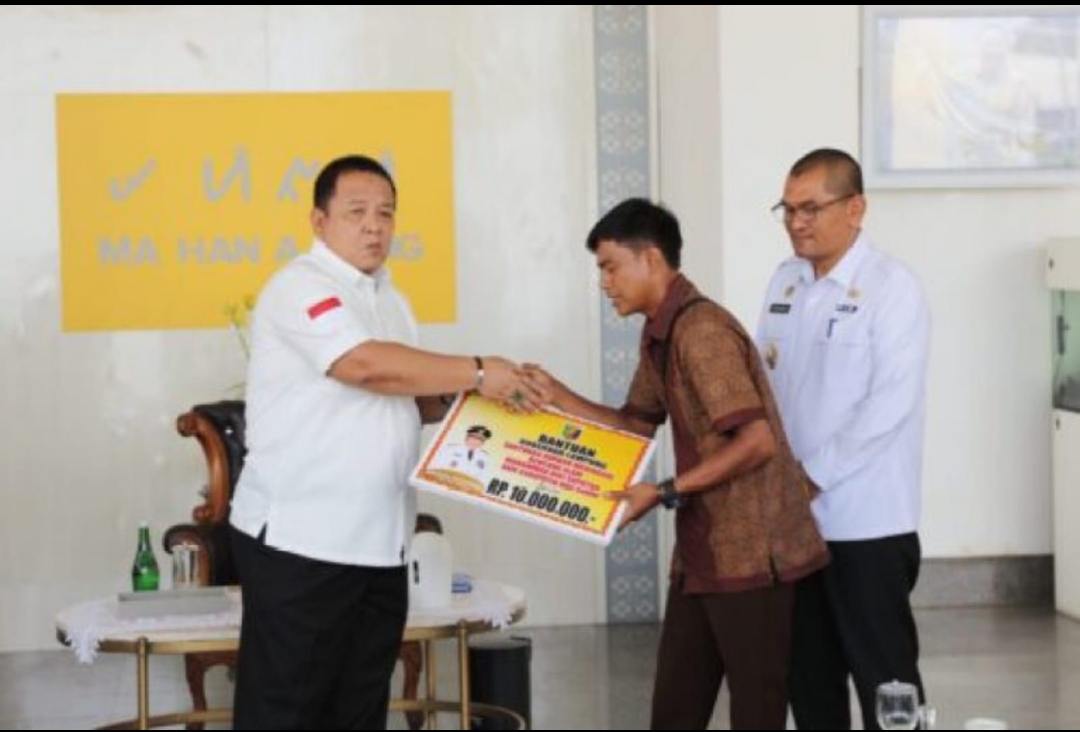 Gubernur Arinal Beri Santunan Kepada Keluarga Korban Meninggal Musibah Banjir dan Longsor