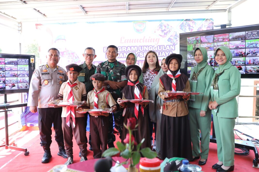 Sekdaprov Lampung dan Danrem Ikuti Launching “Program Dapur Masuk Sekolah” yang Dilakukan Pangdam II/Sriwijaya