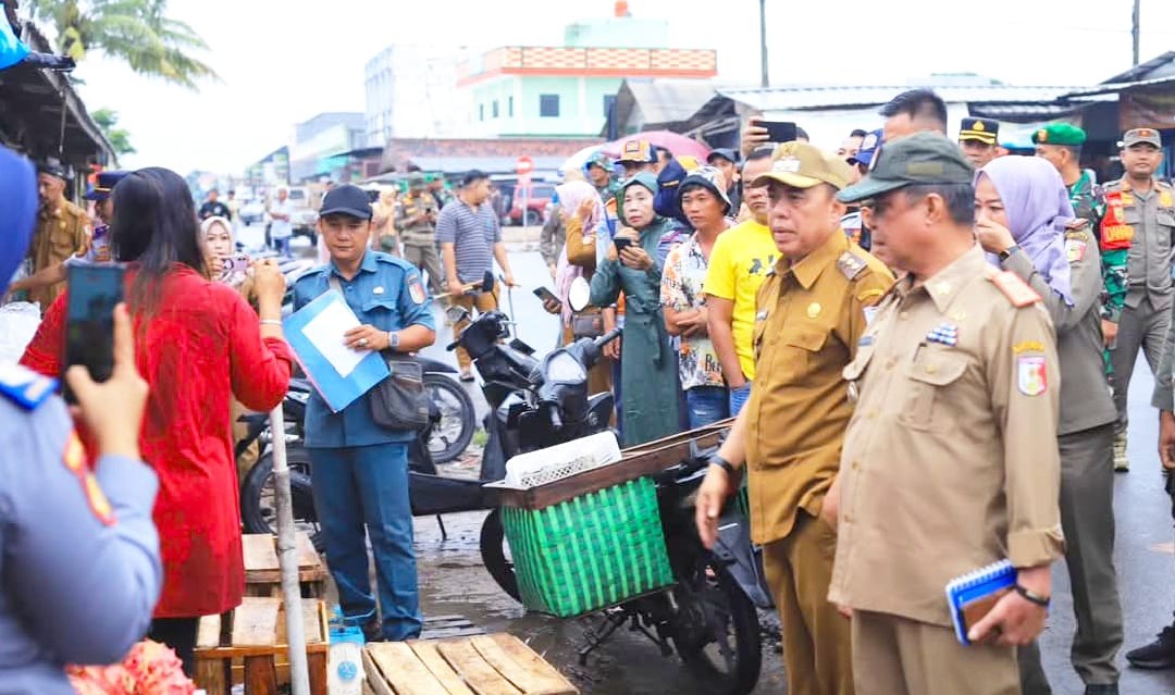 Wakil Bupati Pimpin Penertiban Pasar Unit 2, Dorong Pasar yang Tertata dan Nyaman