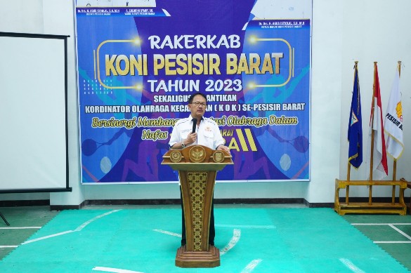 Bupati Agus Istiqlal Hadiri Rakerkab KONI dan Pelantikan Penggurus KOK Pesisir Barat
