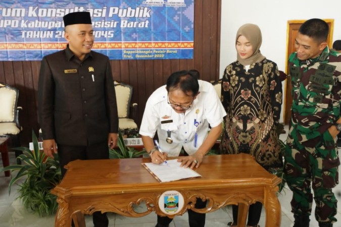 Bupati Agus Istiqlal Buka Kegiatan FKP RANWAL RPJPD Pesibar 2025-2045