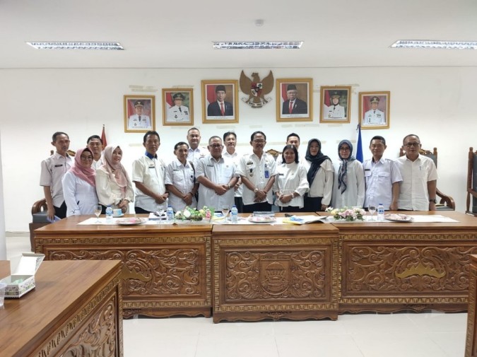 Bupati Pesisir Barat Terima Audensi Tim Penataan Desa Provinsi Lampung