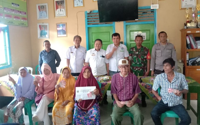 BLT-DD Extrim Tahap IV TA 2023, Disalurkan Peratin Kampung Jawa Kepada 46 KPM