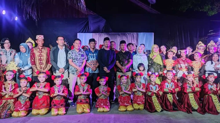 Camat Pesisir Selatan Mirton Setiawan Resmikan Lamban Tari Umbul Tenumbang