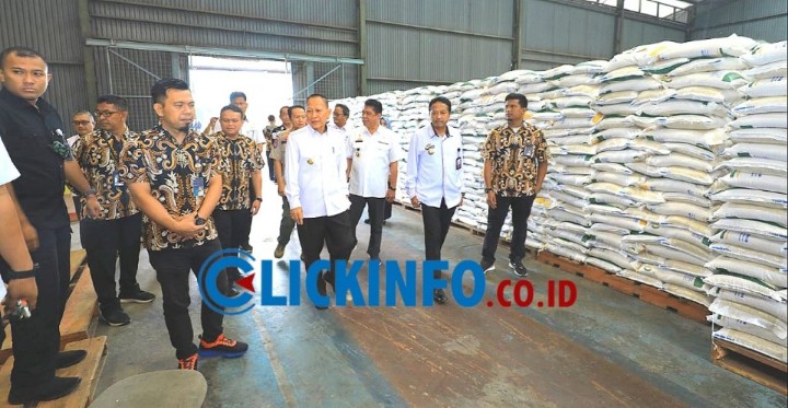 Pj. Bupati Tuba Hadiri Kegiatan Penyaluran Cadangan Beras Pemerintah (CBP) Bantuan Pangan Tahun 2024