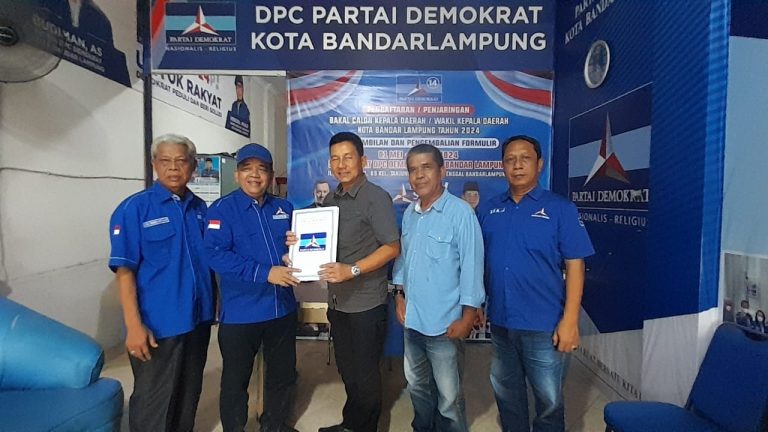 M Ikhsan Ambil Formulir Pendaftaran Calwakot Bandarlampung