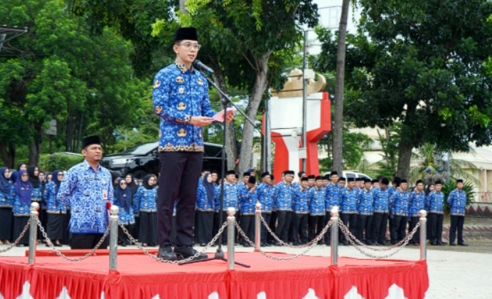 Pimpinan Upacara Bulanan Perdana, Bupati Egi Ajak ASN Kerja Keras, Cerdas, Ikhlas