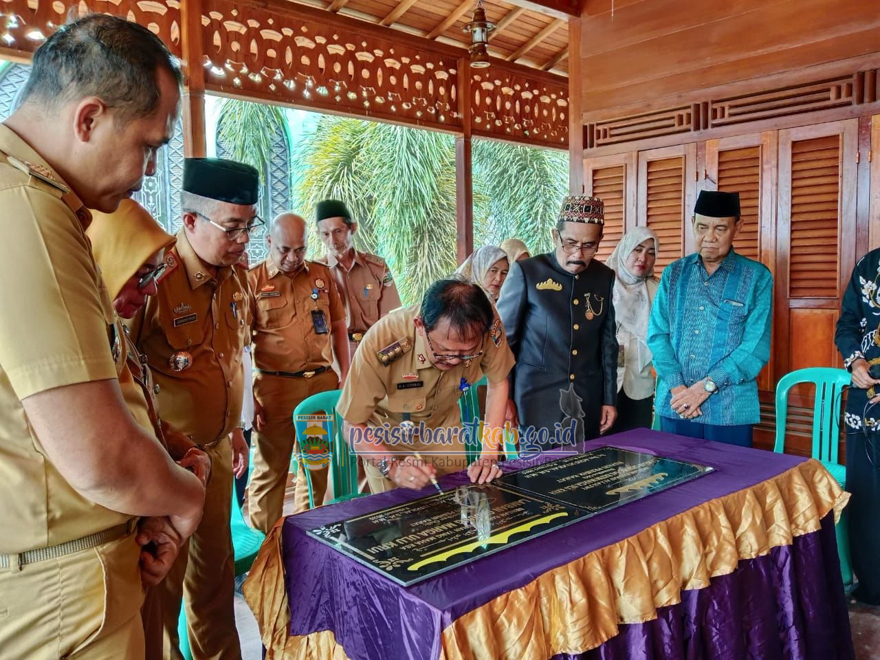 Bupati Pesisir Barat Resmikan Rumah Adat Sai Batin Marga Ulu Krui