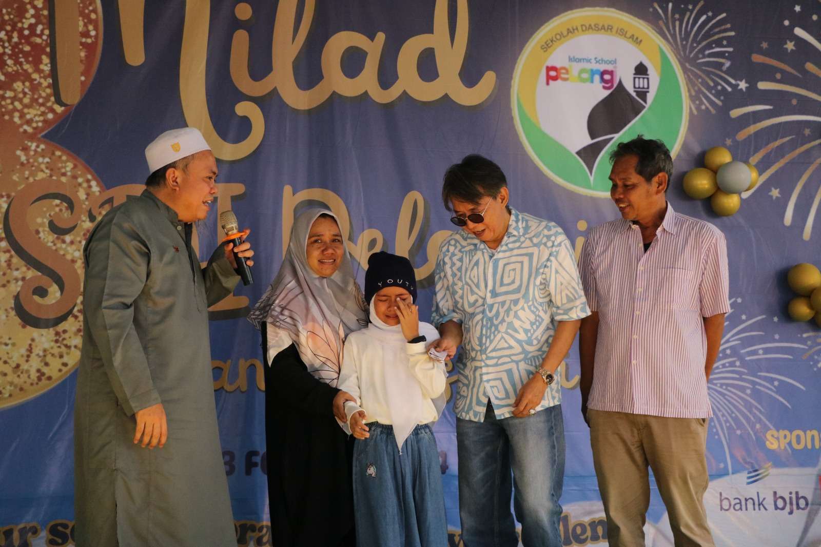 Merdu saat Membaca Al-Qur’an, Ketua dan Sekretaris Yayasan Alfian Husin Berikan Hadiah ke Murid SDI Pelangi