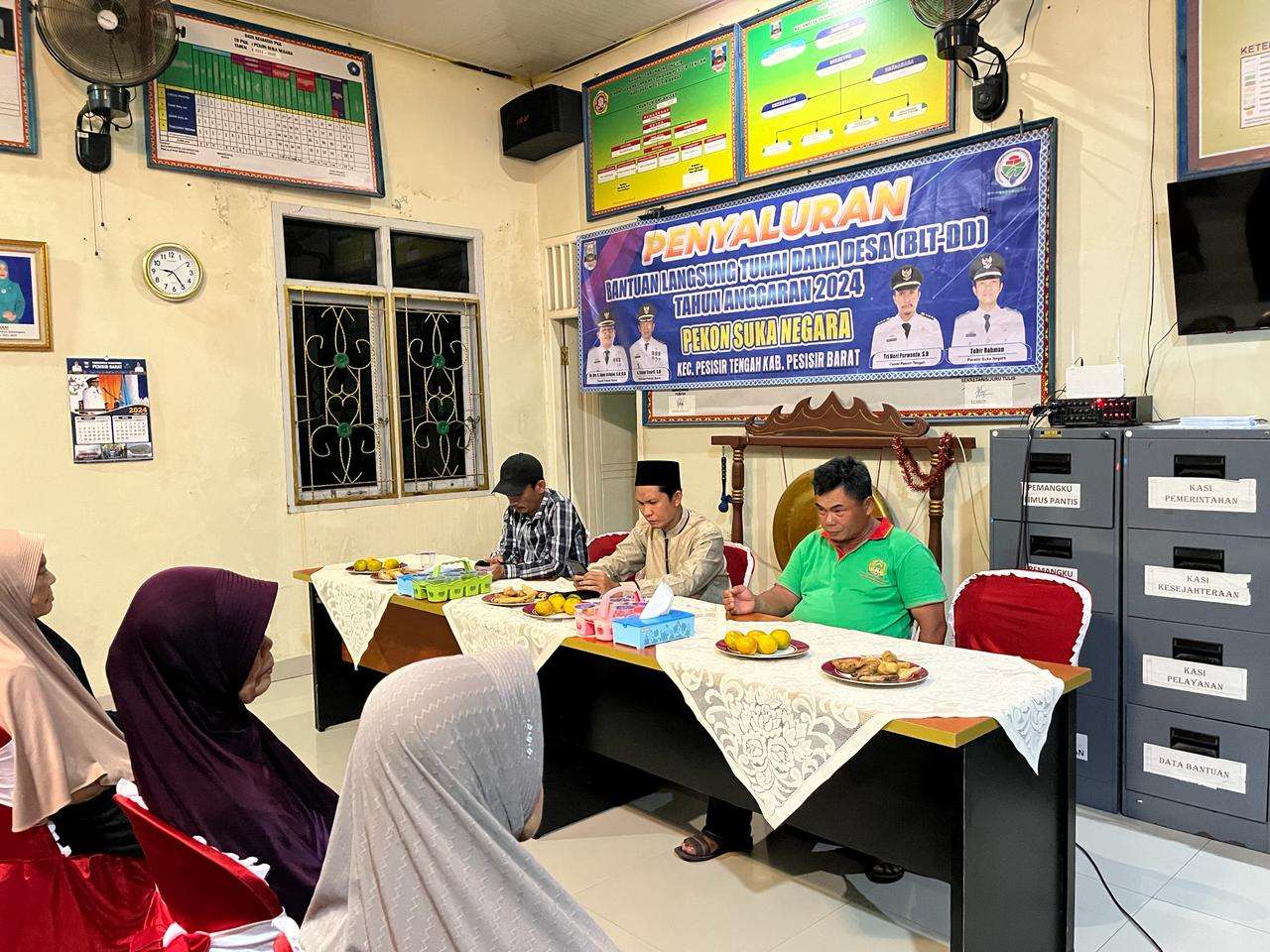 Peratin Sukanegara Tohir Rahman Salurkan BLT-DD Tahap I ke 33 KPM TA 2024