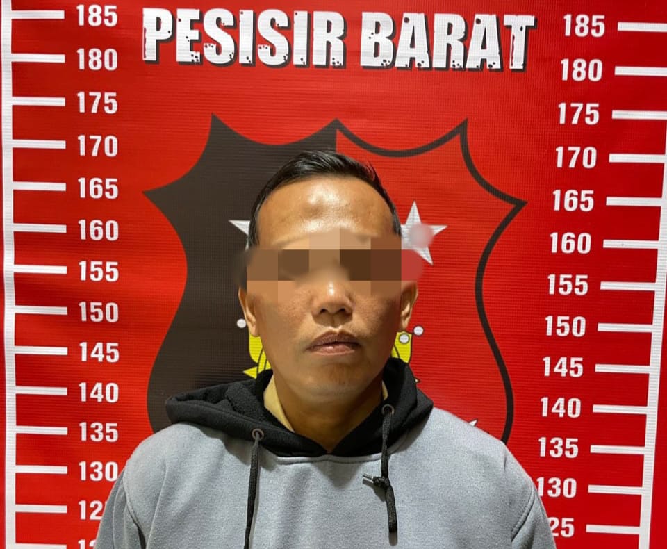 Satreskrim Polres Pesibar Ciduk Pelaku Judi Online di Pasar Krui