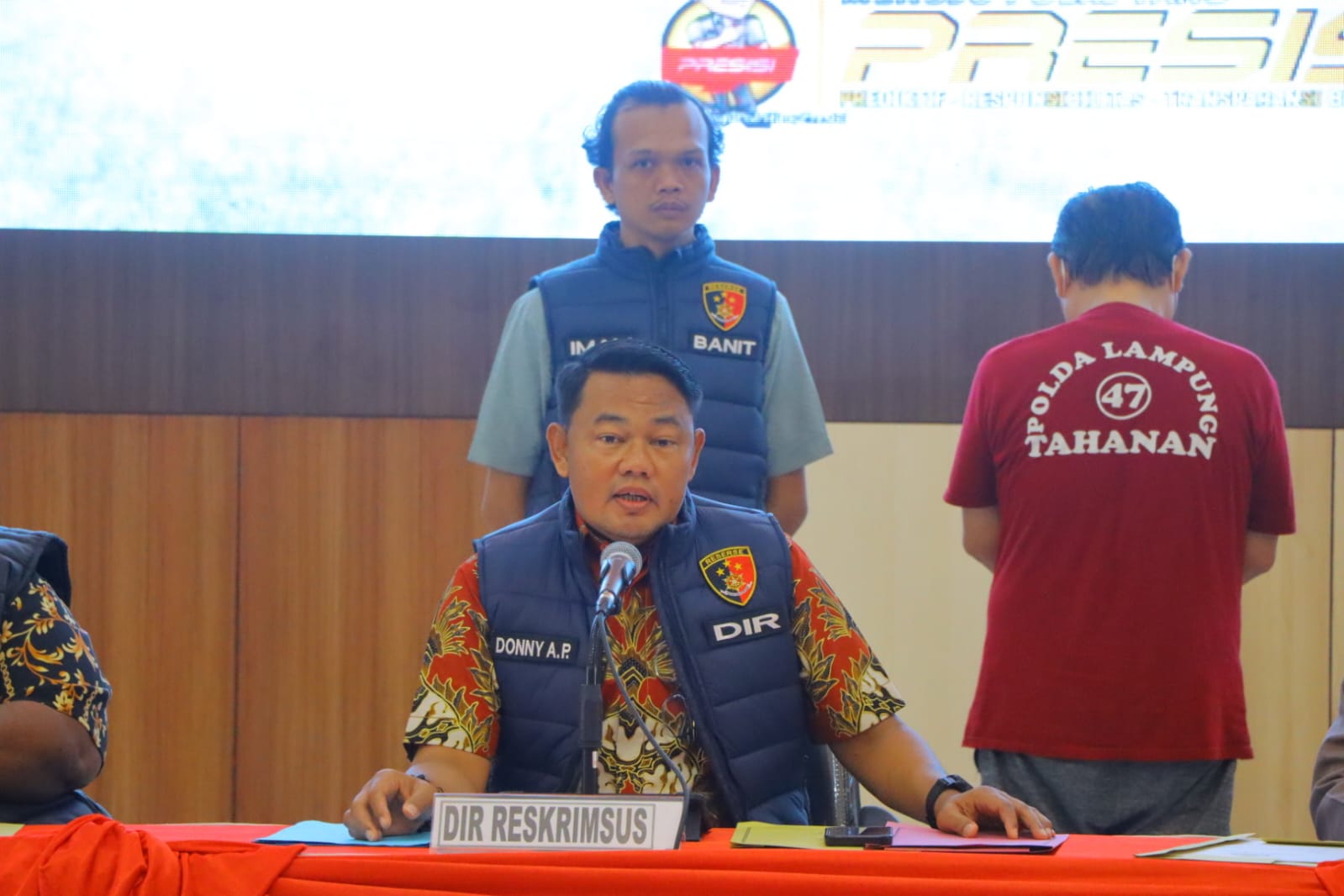 Polda Lampung Gagalkan Peredaran Ribuan Liter Oli Palsu Merek Honda