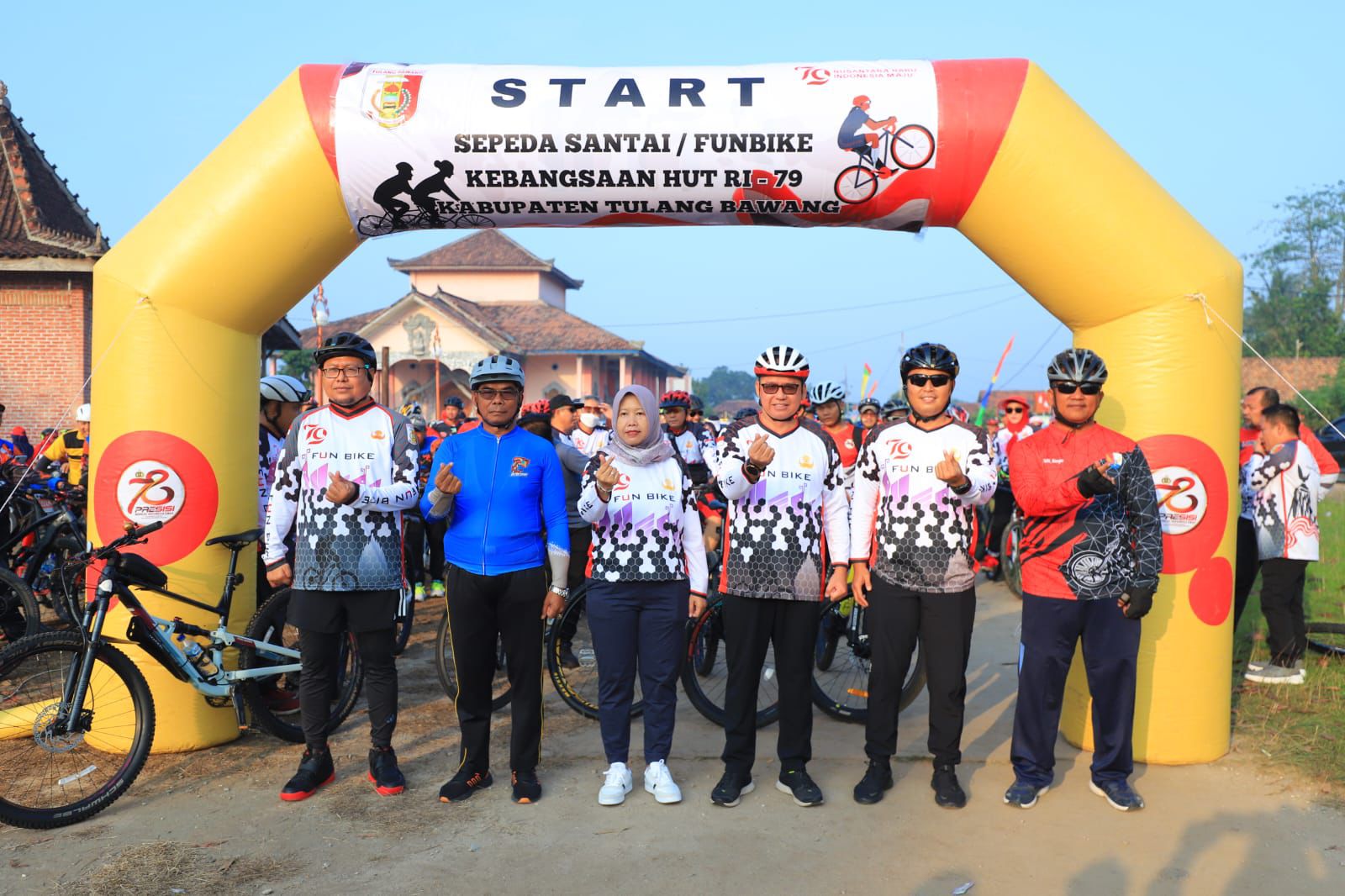 Lomba Fun Bike Kebangsaan dan Tradisional Dibuka Oleh Pj Bupati Ferli Yuledi