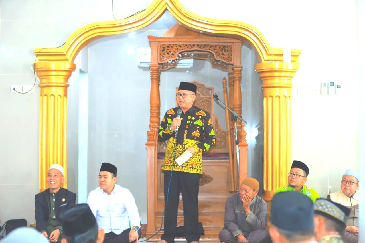 Pj Bupati Tulang Bawang Serahkan Langsung Bantuan Baznas, Dorong Kesejahteraan Masyarakat
