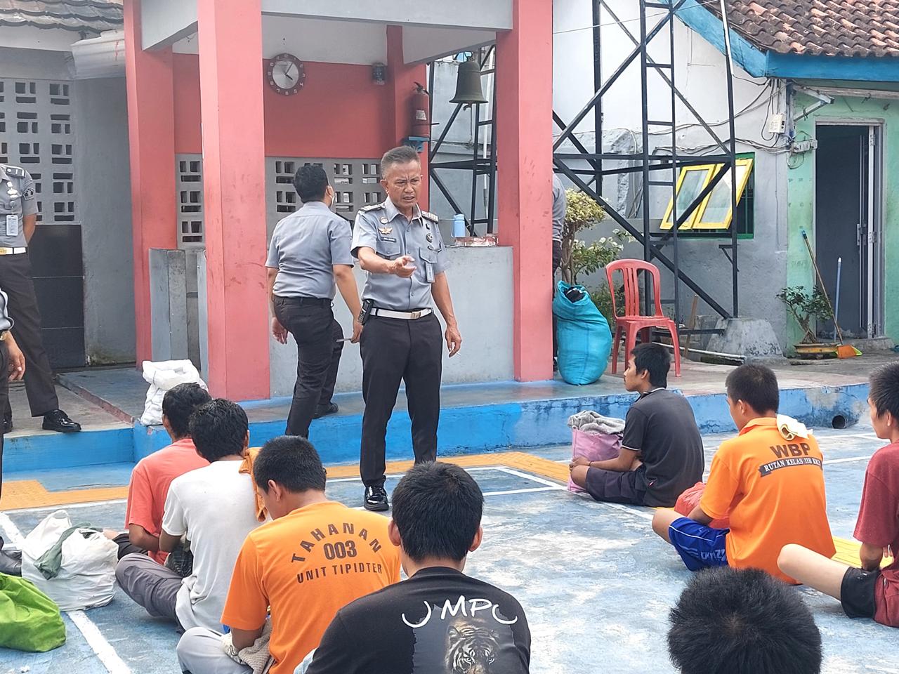 Razia Kamar Hunian di Rutan Krui, Sejumlah Barang Terlarang Diamankan