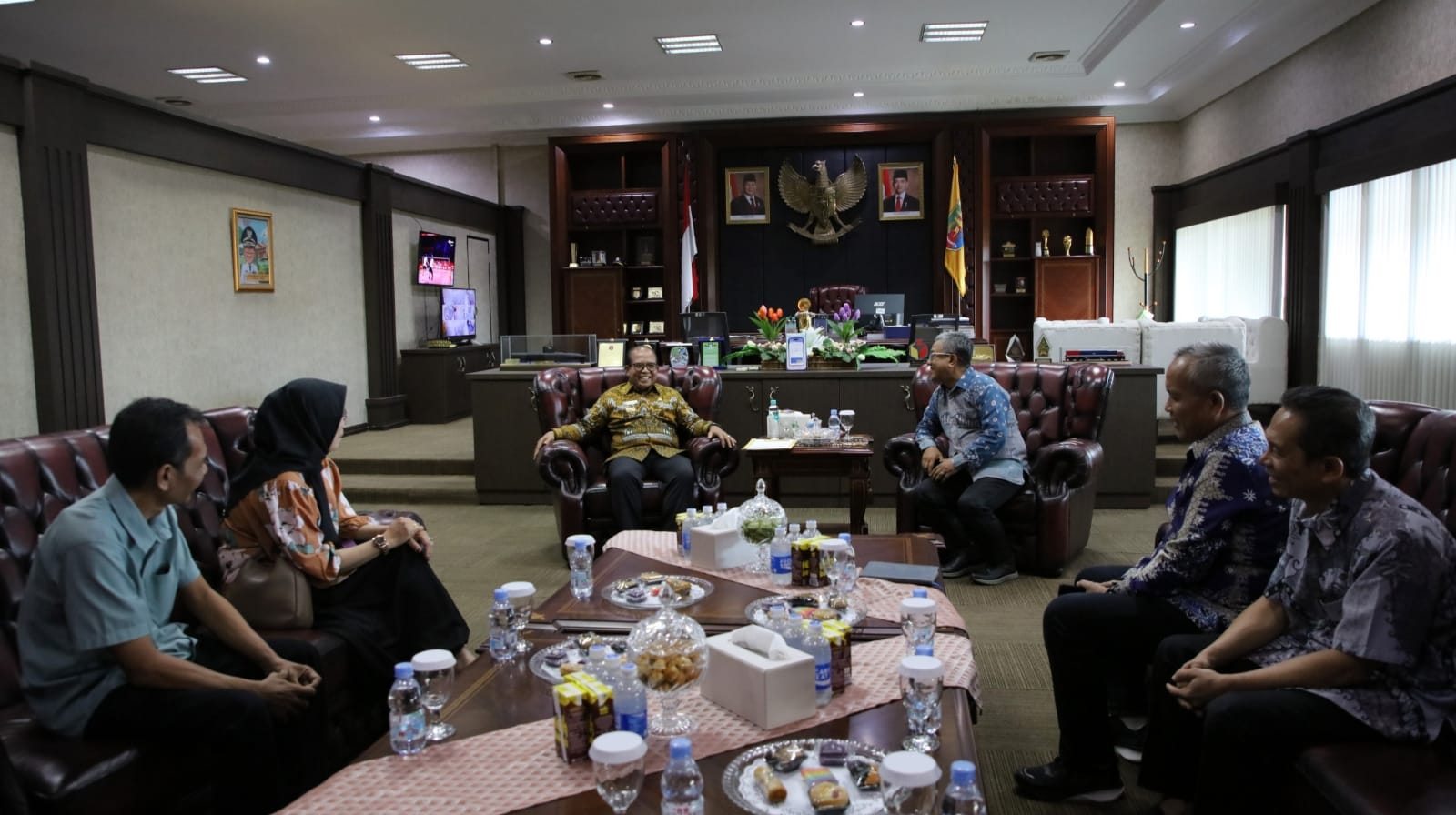 Pj Gubernur Lampung dan Bupati Pringsewu Raih Penghargaan JMSI Awards 2024