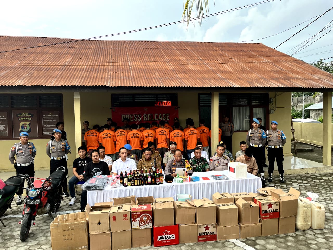 Polres Pesisir Barat Catat Prestasi Signifikan dalam Penanganan Kasus Sepanjang Tahun 2024