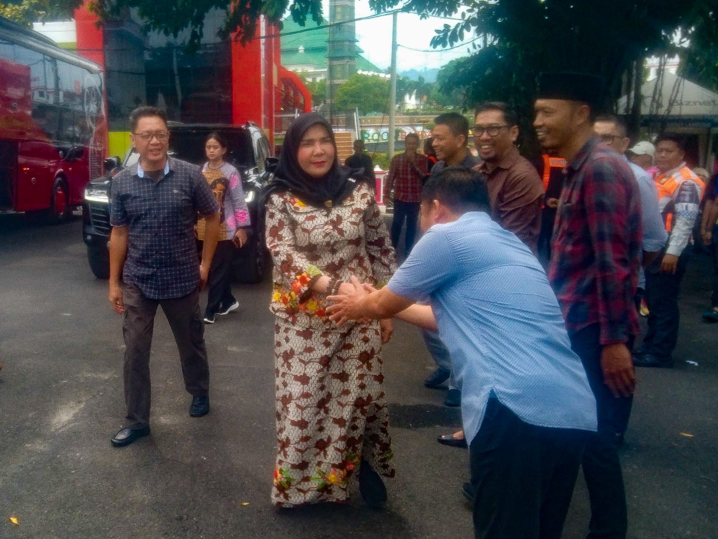 Wali Kota Bandar Lampung Lepas Ratusan Peserta Wisata Rohani