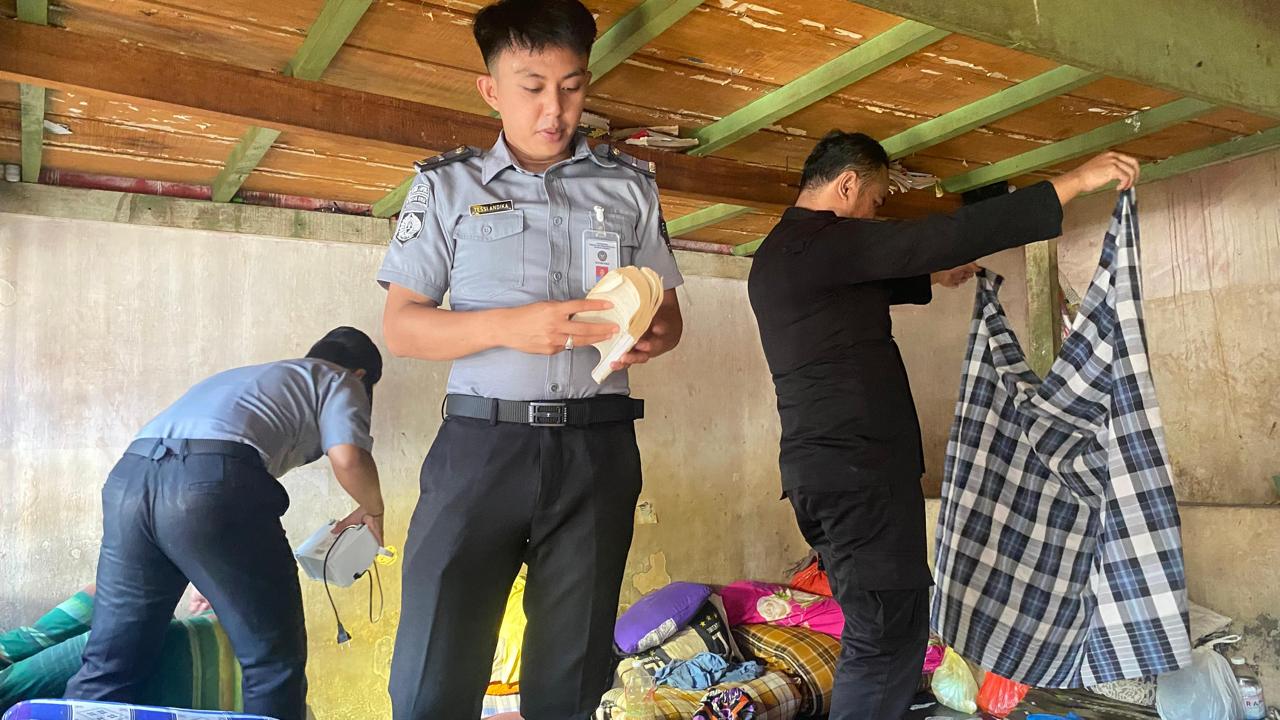 Rutan Krui Gelar Razia Kamar Hunian dan Tes Urine