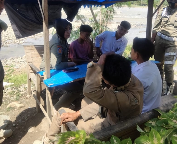 Satpol PP Aceh Tenggara Tertibkan Siswa yang Berkeliaran Saat Jam Belajar
