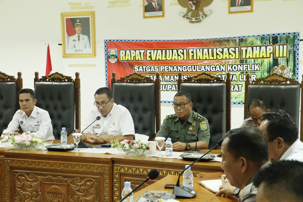 Pj Sekda Pesisir Barat Pimpin Rapat Evaluasi Finalisasi Penanggulangan Konflik Manusia-Satwa Liar
