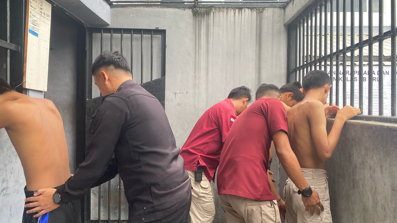 Razia Kamar Hunian WBP, Rutan Krui Sita Barang-barang Terlarang