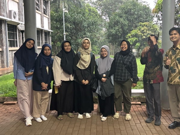 Formarhein dan Pharma Unpad Kolaborasi Bagikan Takjil Gratis di Fakultas Farmasi