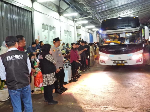 Antrean di Pool Damri, Walikota Eva Dwiana Jelaskan Penyebab Keterlambatan Bus
