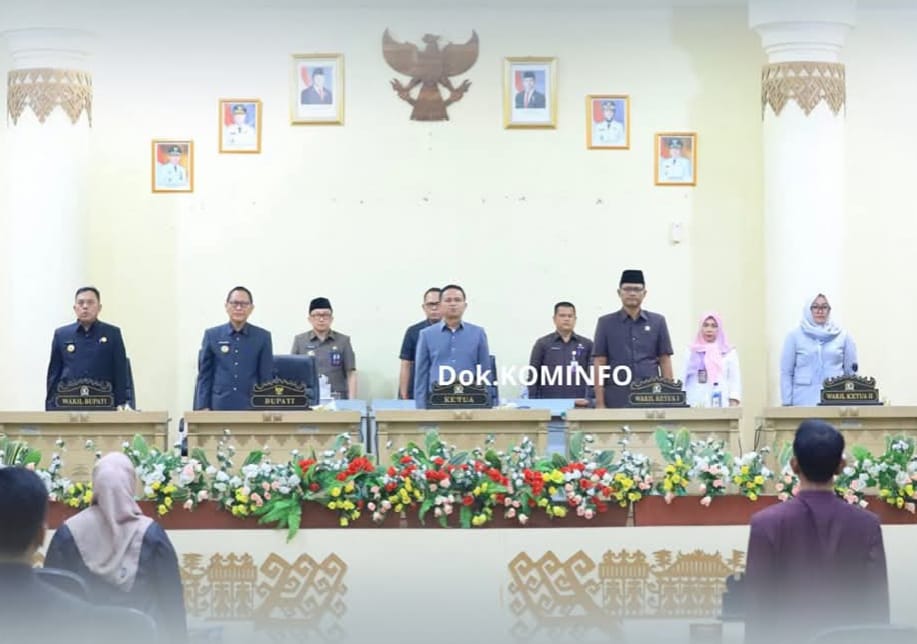 Bupati dan Wabup Tulang Bawang Hadiri Paripurna DPRD Bahas LKPJ 2024