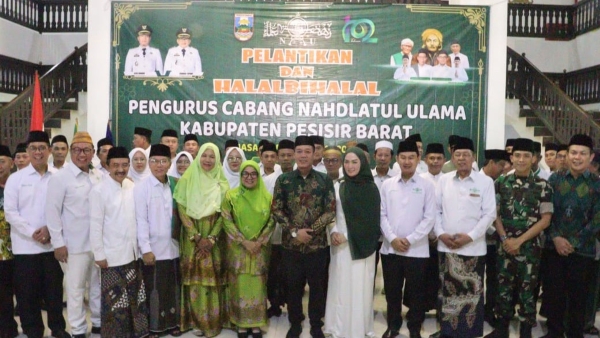 Bupati Dedi Irawan Hadiri Pelantikan dan Halalbihalal PCNU Pesisir Barat, Ajak Sinergi Bangun Daerah