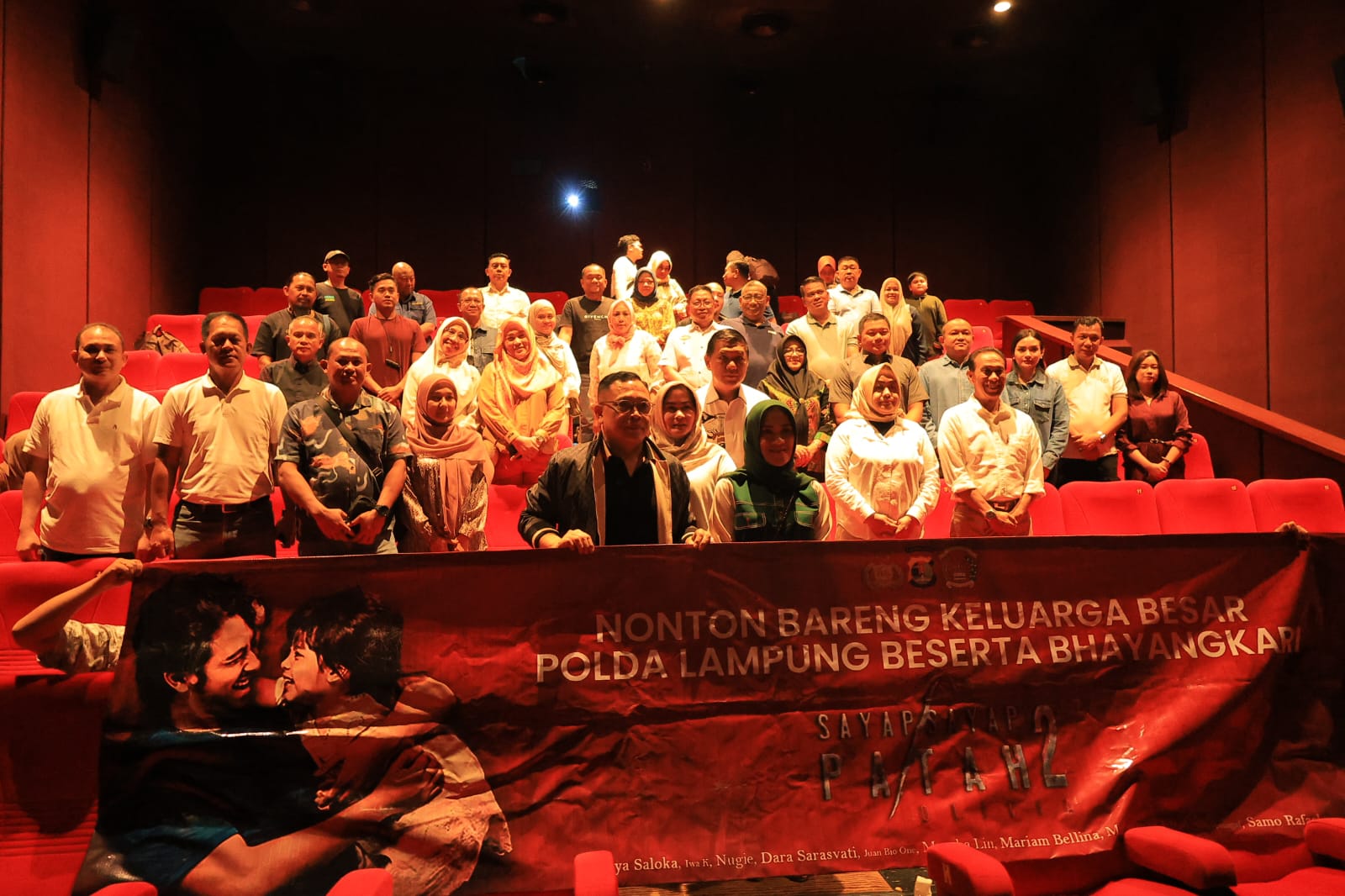 Kapolda Lampung Ajak Masyarakat Waspada Terorisme Lewat Nonton Bareng Film Sayap-Sayap Patah 2